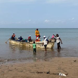 Pescadors amb la seva canoa a São Tomé